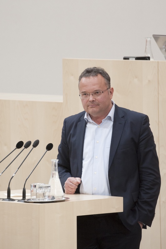 Am Rednerpult: Nationalratsabgeordneter Gerald Hauser (F)