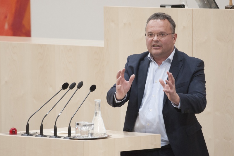 Am Rednerpult: Nationalratsabgeordneter Gerald Hauser (F)