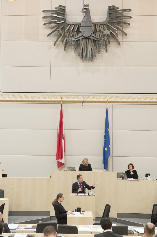 Am Rednerpult: Nationalratsabgeordneter Reinhard Eugen Bösch (F). Am Präsidium: Nationalratspräsidentin Doris Bures (S)