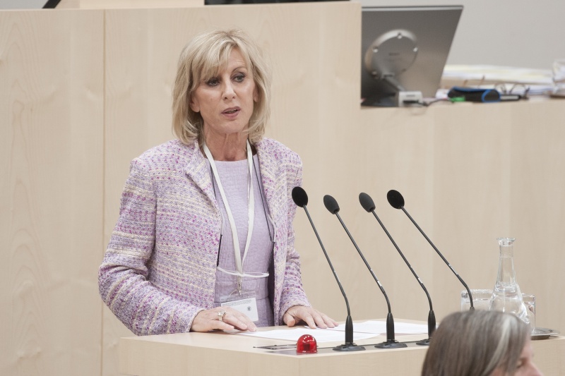 Am Rednerpult: Nationalratsabgeordnete Gabriela Schwarz (V)