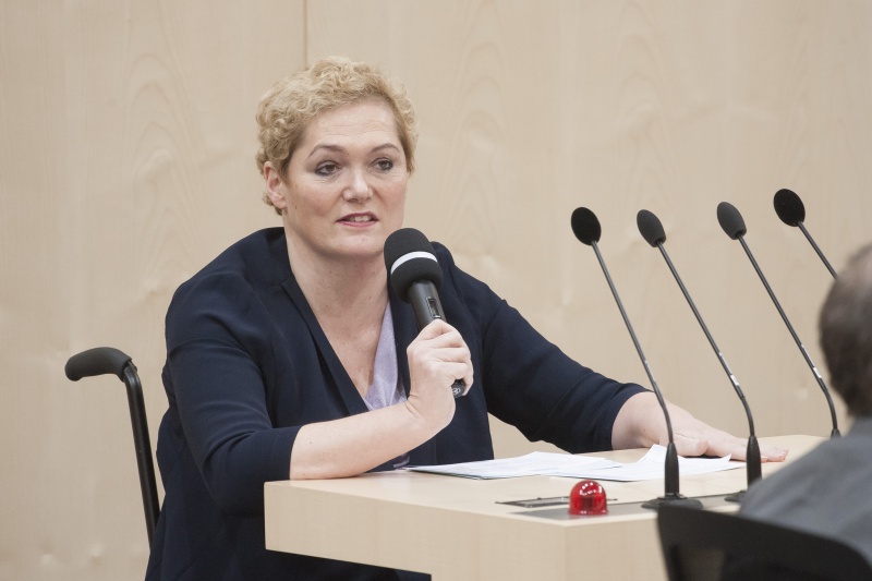 Am Rednerpult: Nationalratsabgeordnete Barbara Krenn (V)