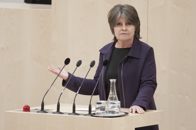 Am Rednerpult: Nationalratsabgeordnete Andrea Kuntzl (S)