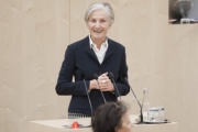 Am Rednerpult: Nationalratsabgeordnete Irmgard Griss (N)