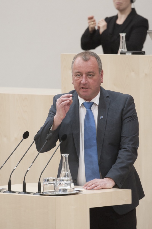 Am Rednerpult: Nationalratsabgeordneter Wolfgang Zanger (F)