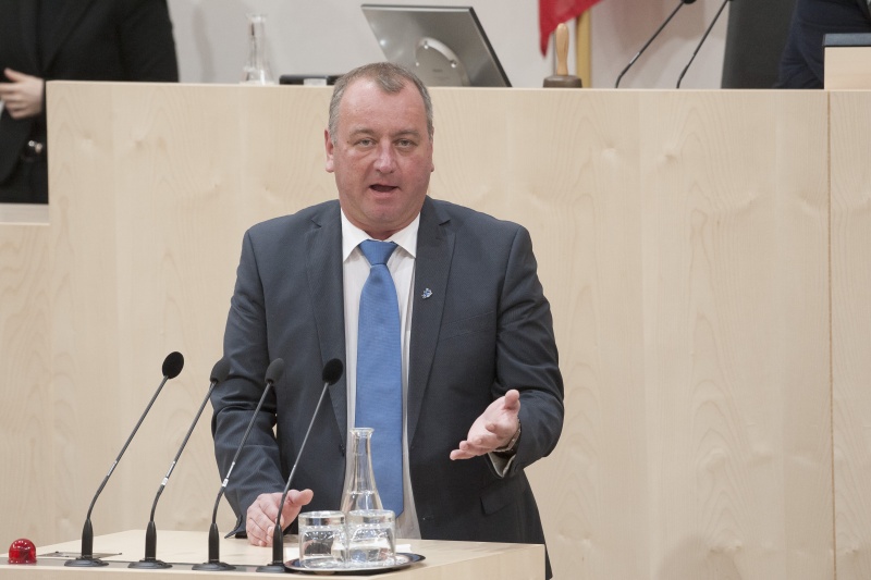 Am Rednerpult: Nationalratsabgeordneter Wolfgang Zanger (F)