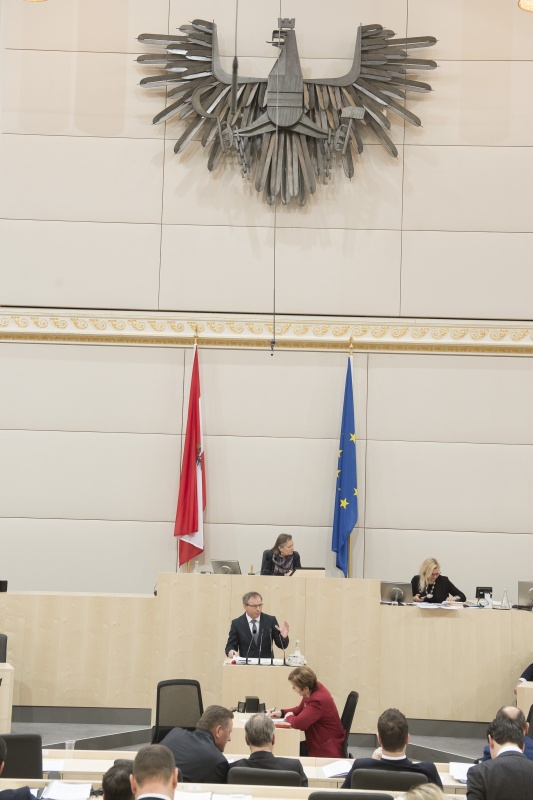 Am Rednerpult: Nationalratsabgeordneter Wolfgang Klinger (F). Am Präsidium: Nationalratspräsidentin Anneliese Kitzmüller (F)