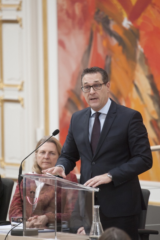 Am Rednerpult: Vizekanzler Heinz-Christian Strache (F). Auf der Regierungsbank: Aussenministerin Karin Kneissl (F)