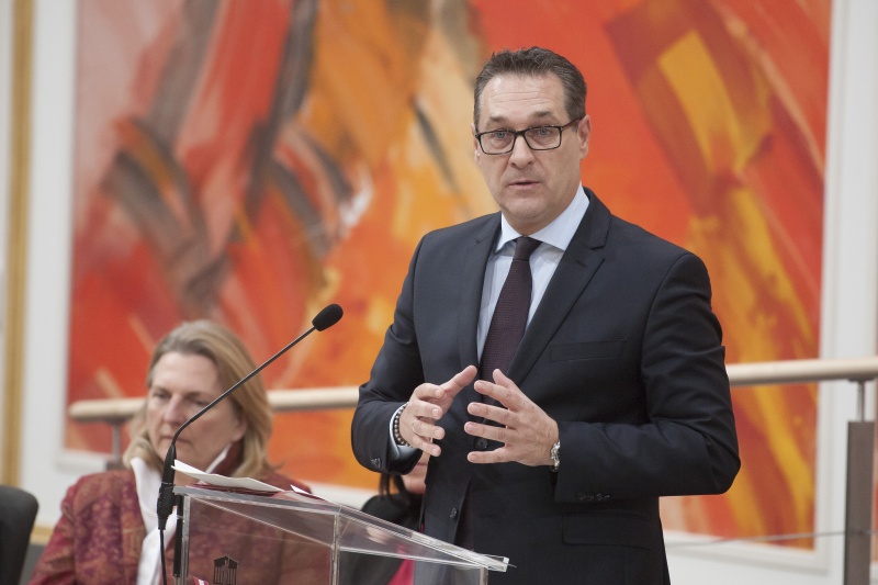Am Rednerpult: Vizekanzler Heinz-Christian Strache (F). Auf der Regierungsbank: Aussenministerin Karin Kneissl (F)