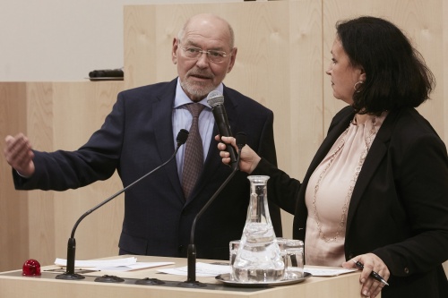 Begrüßung und Einleitung, von links: Bundesratspräsident Reinhard Todt (S), Petra Stuiber Der Standard
