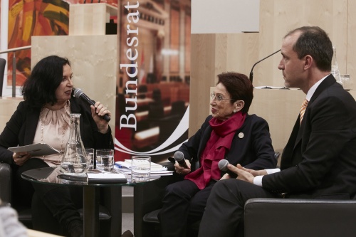 Podiumsgespräch, von links: Moderatorin Petra Stuiber Der Standard, Ruth Wodak Universität Wien, Jörg Wojahn Europäischen Kommission in Österreich