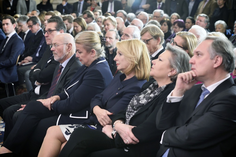 Von links: Vizekanzler Heinz Christian Strache (F), Bundesratspräsident Reinhard Todt (S), Sozialministerin Beate Hartinger-Klein (F), Zweite Nationalratspräsidentin Doris Bures (S), Dritte Nationalratspräsidentin Anneliese Kitzmüller (F), Nationalratsabgeordneter Walter Rosenkranz (F)