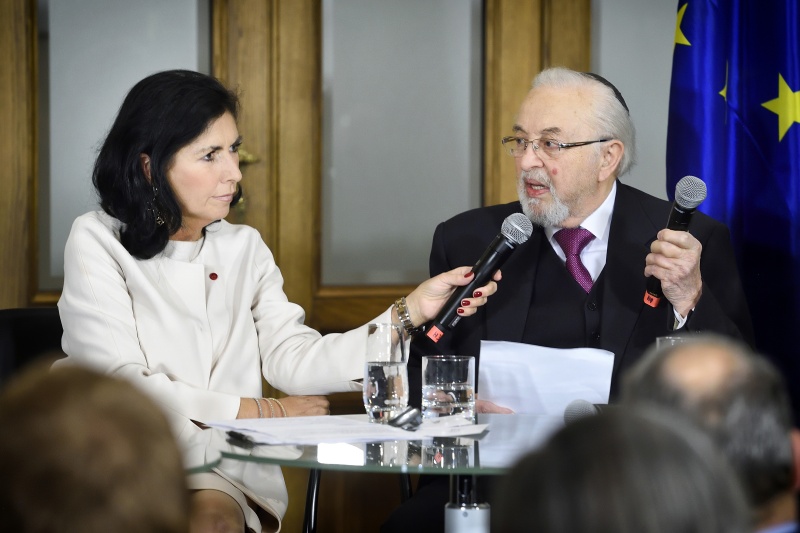 Von links: Direktorin des Jüdischen Museums Wien Danielle Spera im Gespräch mit Zeitzeuge Victor Klein