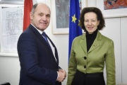 Von links: Nationalratspräsident Wolfgang Sobotka (V) und Botschafterin Elisabeth Tichy-Fisslberger
