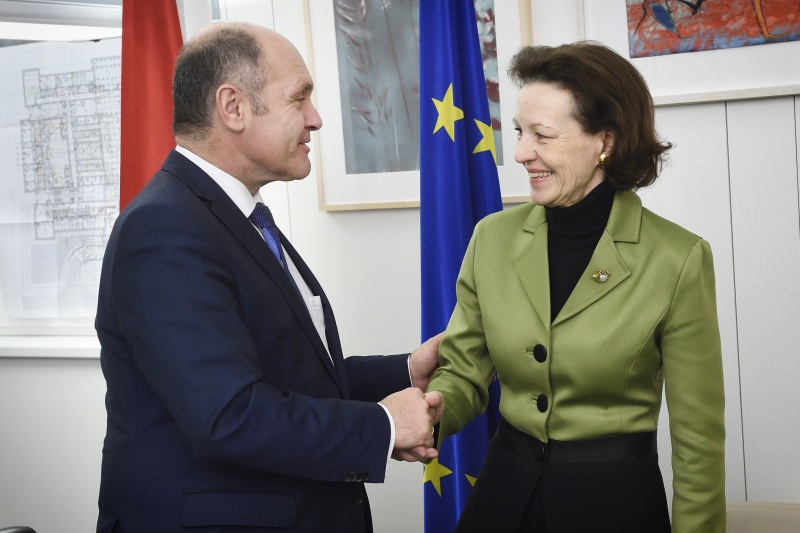 Von links: Nationalratspräsident Wolfgang Sobotka (V) und Botschafterin Elisabeth Tichy-Fisslberger