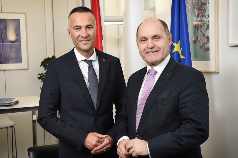 von rechts: Nationalratspräsident Wolfgang Sobotka (V), Leiter der Stabsstelle Strategische Kommunikation Karl-Heinz Grundböck