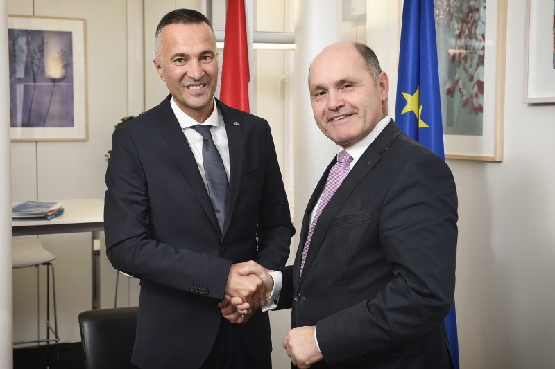 von rechts: Nationalratspräsident Wolfgang Sobotka (V), Leiter der Stabsstelle Strategische Kommunikation Karl-Heinz Grundböck