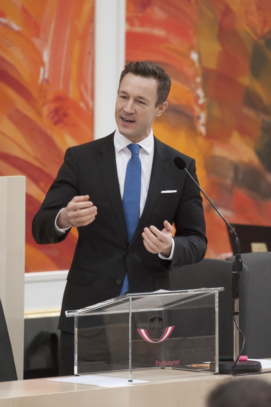 Auf der Regierungsbank: Bundesminister für EU, Kunst, Kultur und Medien Gernot Blümel (V)