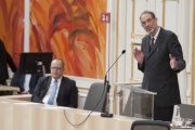 Auf der Regierungsbank von rechts: Bundesminister für Bildung, Wissenschaft und Forschung Heinz Fassmann (V), Staatssekretär Hubert Fuchs (F)