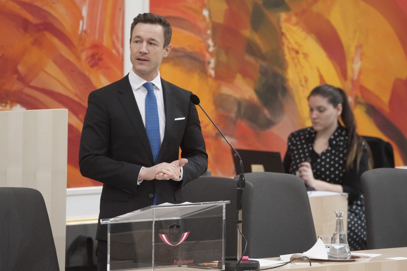 Auf der Regierungsbank: Bundesminister für EU, Kunst, Kultur und Medien Gernot Blümel (V)