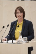 Am Rednerpult: Nationalratsabgeordnete Angelika Kuss-Bergner (V)