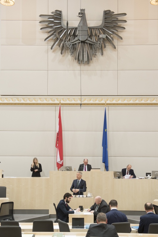 Am Rednerpult: Nationalratsabgeordneter Reinhold Lopatka (V). Am Präsidium: Nationalratspräsident Wolfgang Sobotka (V)