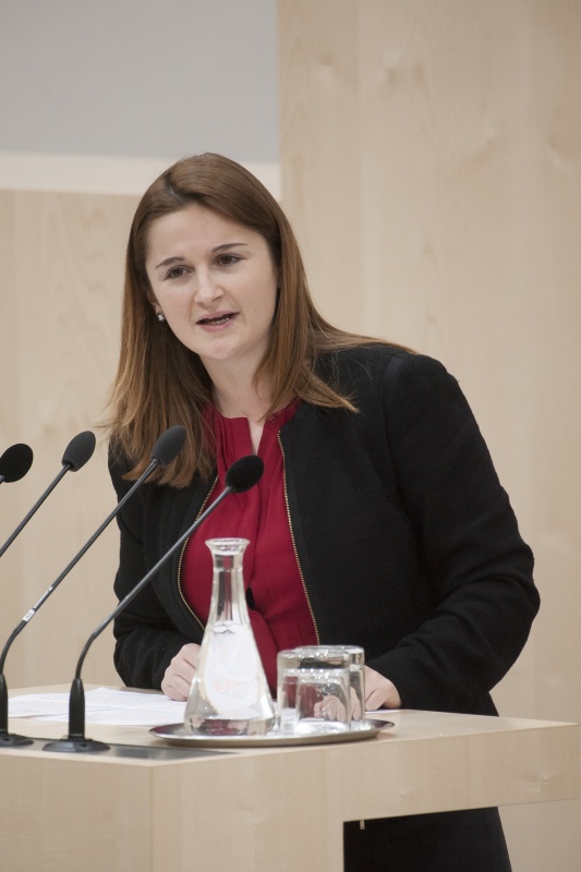 Am Rednerpult: Nationalratsabgeordnete Marlene Svazek (F)