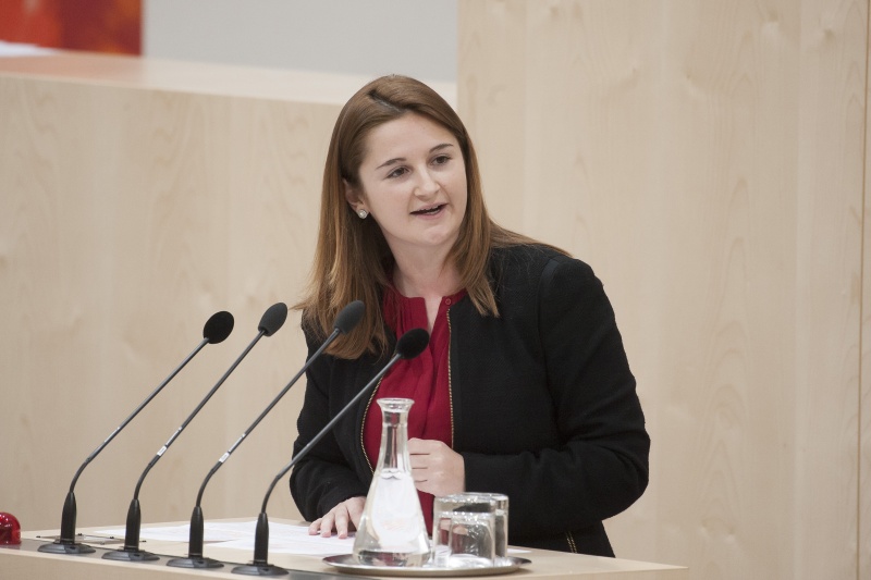 Am Rednerpult: Nationalratsabgeordnete Marlene Svazek (F)