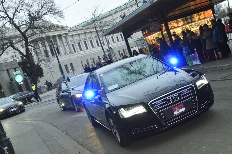 Ankunft am Palais Epstein