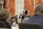 Auf der Regierungsbank von rechts: Bundeskanzler Sebastian Kurz (V) (am Wort) und Bundesministerin für Frauen, Familien und Jugend Juliane Bogner-Strauß (V)