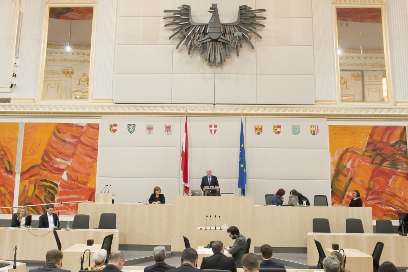 Bundesratspräsident Reinhard Todt (S) bei seiner Antrittsrede. Auf der Regierungsbank von rechts: Bundeskanzler Sebastian Kurz (V), Bundesministerin für Frauen, Familien und Jugend Juliane Bogner-Strauß (V)
