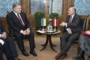 Aussprache zwischen Nationalratspräsident Wolfgang Sobotka (V) (rechts) und dem Präsidenten der Ukraine Petro Poroschenko