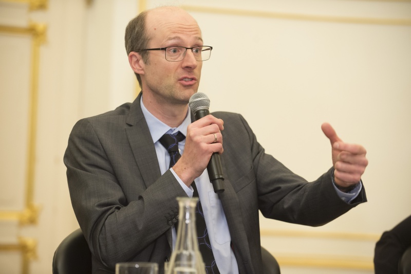 Am Podium: Mag. Dr. Rolf Gleißner, stv. Leiter für Sozialpolitik und Gesundheit, Wirtschaftskammer Österreich