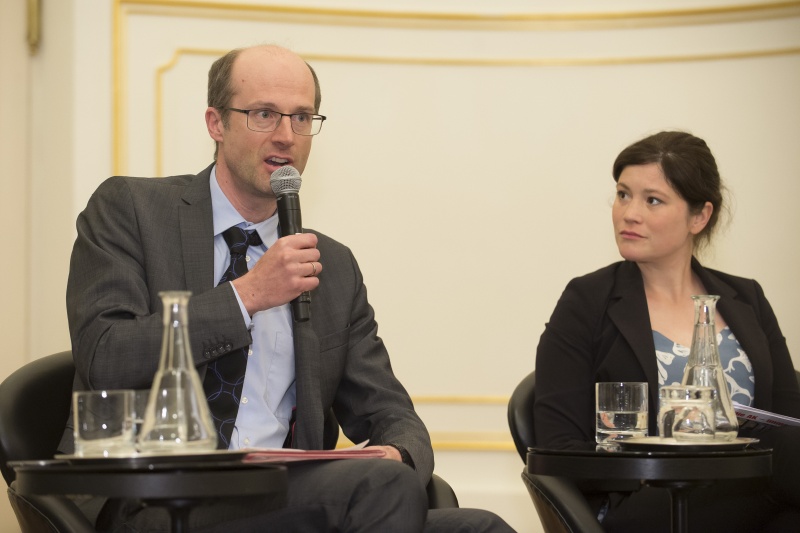 Von links: Mag. Dr. Rolf Gleißner, stv. Leiter für Sozialpolitik und Gesundheit (am Wort), Wirtschaftskammer Österreich, Mag.a Sylvia Kuba, Crowdwork-Expertin der Arbeiterkammer Wien