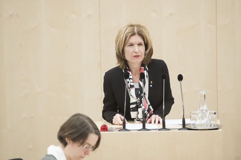 Am Rednerpult: Bundesrätin Andrea Eder-Gitschthaler (V)