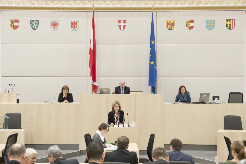 Am Rednerpult: Bundesrätin Andrea Eder-Gitschthaler (V). Am Präsidium: Bundesratspräsident Reinhard Todt (S)