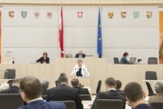 Am Rednerpult: Bundesrätin Inge Posch-Gruska (S). Am Präsidium: Bundesratspräsident Reinhard Todt (S)