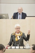 Am Rednerpult: Bundesrätin Monika Mühlwerth (F). Am Präsidium: Bundesratspräsident Reinhard Todt (S)