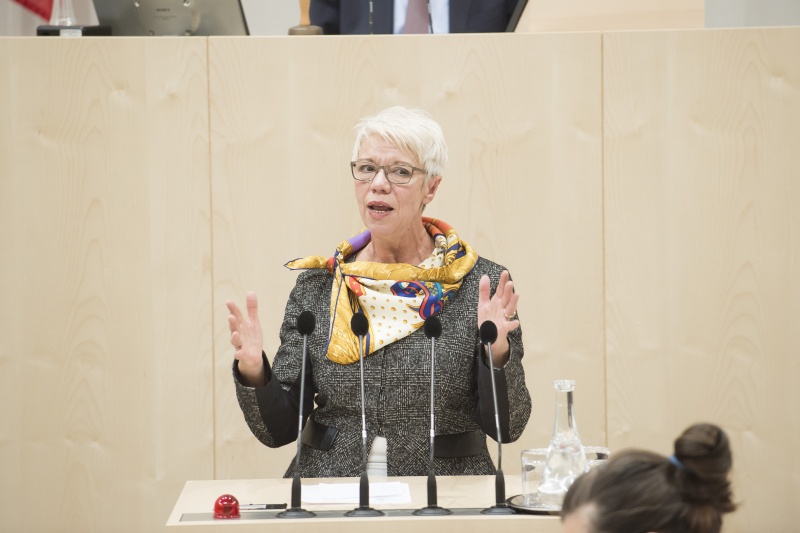 Am Rednerpult: Bundesrätin Monika Mühlwerth (F)