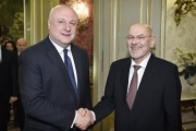 Von links: Präsident der Parlamentarische Versammlung der OSZE-PV George Tsereteli, Bundesratspräsident Reinhard Todt (S)