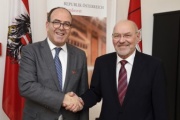 Von links: Präsident der Rätekammer des Königreichs Marokko Hakim Benchamach, Bundesratspräsident Reinhard Todt (S)