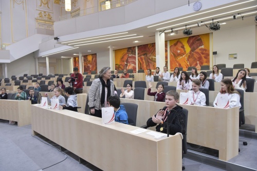 3. Nationalratspräsidentin Anneliese Kitzmüller (F) begrüßt die SchülerInnen
