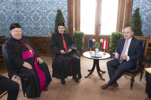 Aussprache.Von rechts: Nationalratspräsident Wolfgang Sobotka (V), Patriarch Moran Mor Bechara Boutros al-Rahi, Erzbischof Paul Youssef Matar