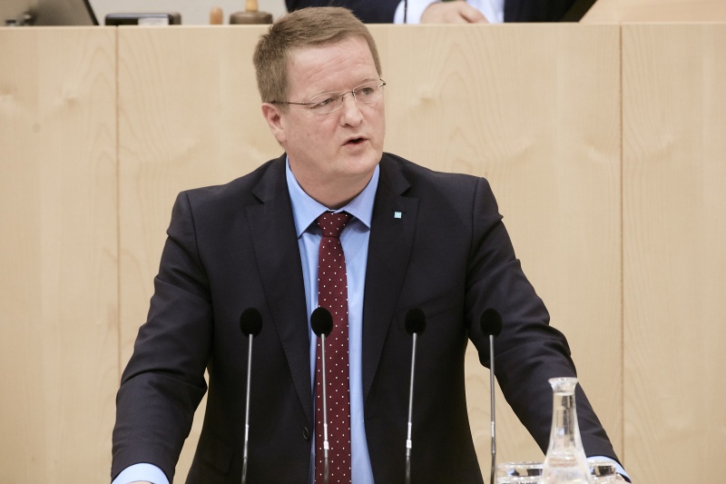 Nationalratsabgeordneter Manfred Hofinger (V) am Rednerpult