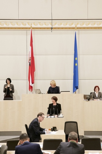 Nationalratsabgeordnete Angelika Kuss-Bergner (V) am Rednerpult