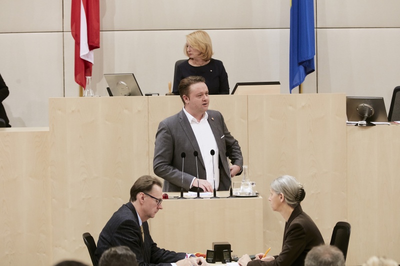 Nationalratsabgeordneter Mario Lindner (S) am Rednerpult