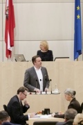 Nationalratsabgeordneter Mario Lindner (S) am Rednerpult