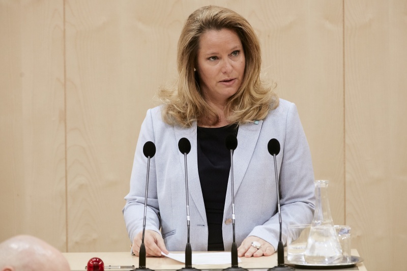 Nationalratsabgeordnete Rebecca Kirchbaumer (V) am Rednerpult