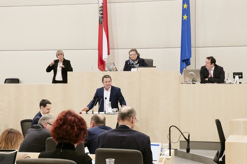 Nationalratsabgeordneter Norbert Sieber (V) am Rednerpult