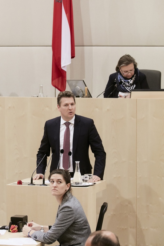 Nationalratsabgeordneter Markus Tschank (F) am Rednerpult