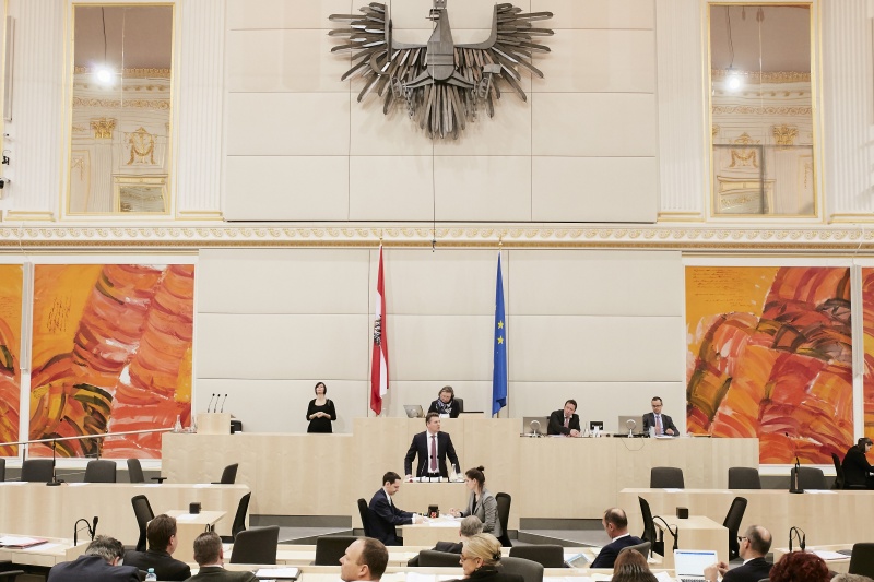 Nationalratsabgeordneter Markus Tschank (F) am Rednerpult